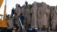 Kijev uklanja golemi spomenik koji slavi bliskost Ukrajine i Rusije