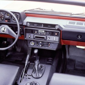 Mercedes G serija 460 i njegova unutrašnjost (1979.)
