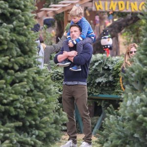 Ben Affleck i Jennifer Garner s djecom kupuju božićno drvce