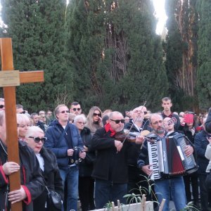 Posljednji ispraćaj Damira Mihanovića-Ćubija na groblju Lovrinac