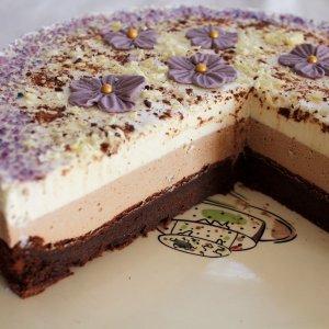 Čokoladna trilogija - torta s tri vrste čokolade
