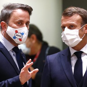 Luksemburški premijer Xavier Bettel i francuski predsjednik Emmanuel Macron