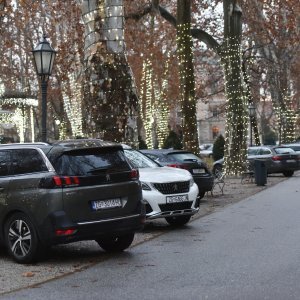 Parkirana vozila na Zrinjevcu