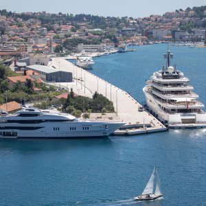 Luksuzne jahte u vlasništvu Larryja van Tuylija i Romana Abramoviča stigle u Dubrovnik