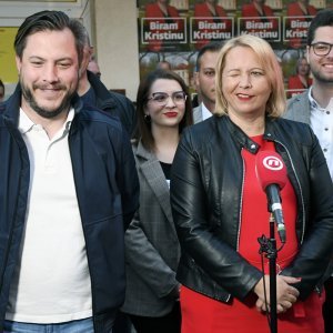 Kristina Ikić Baniček namiguje nakon što je ponovo izabrana za gradonačelnicu Siska