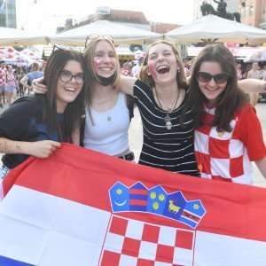 Navijači u fun zoni na Trgu bana Jelačića u Zagrebu