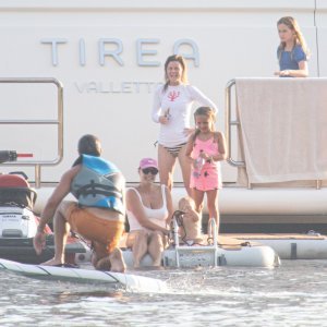 Tamara Ecclestone sa suprugom i kćerima uživa u ljetnim radostima