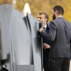 Mate Rimac pokazao Emmanuelu Macronu vozila Bugatti i Nevera