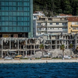 Nastavljeno je rušenje hotela Marjan