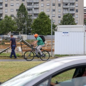 Zagreb: Olujno nevrijeme srušilo ogradu preko puta MSU-a