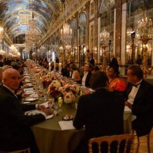 Uzvanici na večeri u Versaillesu