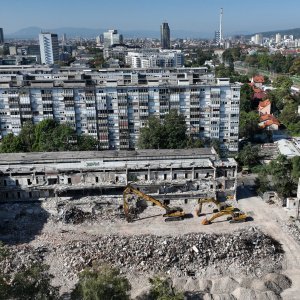 Rušenje zgrade bivše Zagrebačke banke u Paromlinskoj ulici