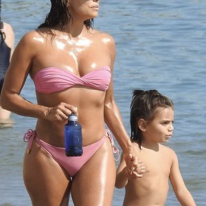 Eva Longoria sa sinom na plaži