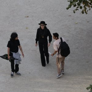 Angelina Jolie sa sinovima u Parizu