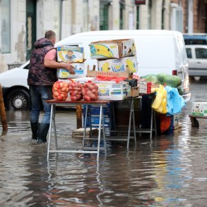 Poplavljena riječka tržnica