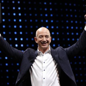 Jeff Bezos (zaradio 33,8 milijardi dolara, ukupno bogatstvo 98,6 milijardi dolara)