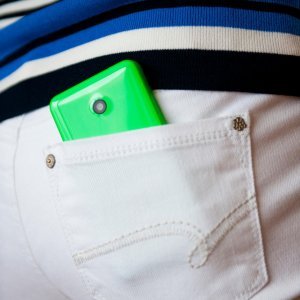 Ne držite mobitel u stražnjem džepu hlača