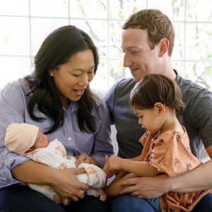 Mark Zuckerberg sa suprugom i djecom