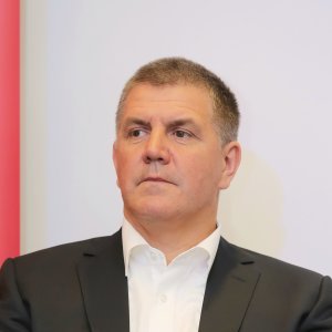 Igor Žonja, Tau on-line