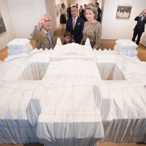 Belgijska kraljica Matilda i Christo na izložbi 'Urbani projekti Christe i Jeanne-Claude'