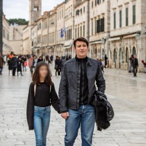 Goran Višnjić s kćeri prošetao Stradunom