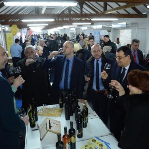 Ministar Tolušić obišao Međunarodni pčelarski sajam