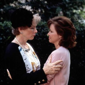 Shirley MacLaine i Sally Field u filmu 'Čelične magnolije'