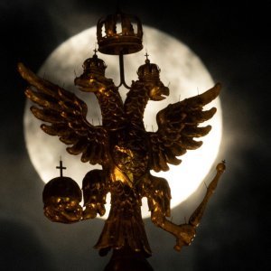 Supermjesec iznad dvoglavog orla u Moskvi
