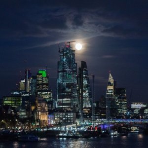 Supermjesec iznad Londona