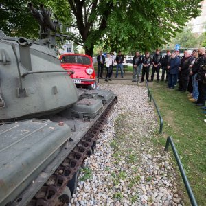 Motociklisti branitelji kod spomenika Crvenom fići u Osijeku