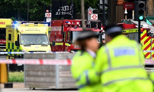 Stotine Londončana na bdijenju ubijenoj Britanki