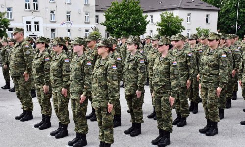 Ne ide Hrvat rado u vojnike: Novi zakon pod povećalom zbog spolne diskriminacije