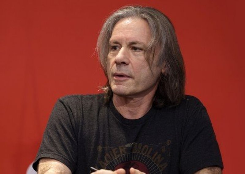 Frontmen Iron Maidena naći će se u ulozi stand-up komičara: Bruce Dickinson stiže u Zagreb