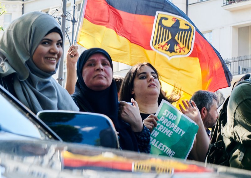 Prosvjed u Berlinu protiv antisemitskog nasilja i marša radikalnih islamističkih skupina