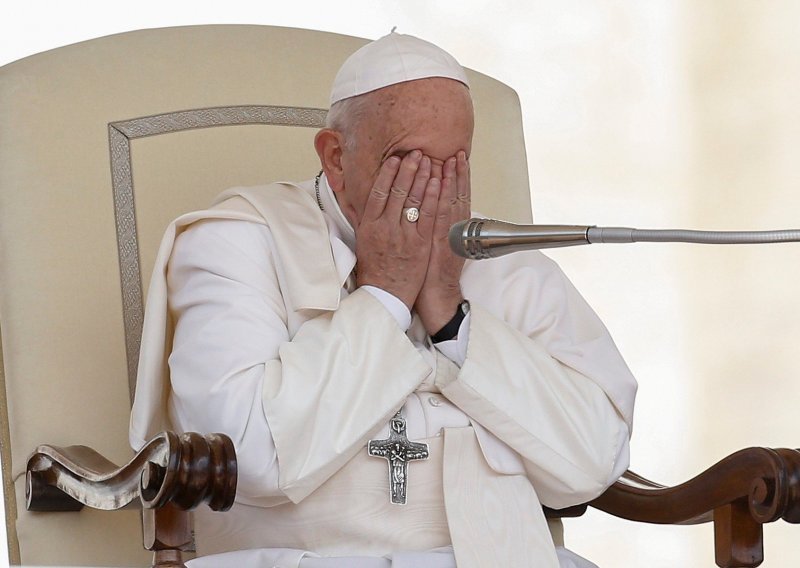 Papa: Ružno je vidjeti nuncija koji teži luksuzu i dizajnerskoj odjeći usred ljudi koji nemaju osnovne potrepštine