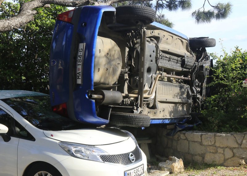 U teškoj prometnoj nesreći kod Makarske ozlijeđeno nekoliko osoba