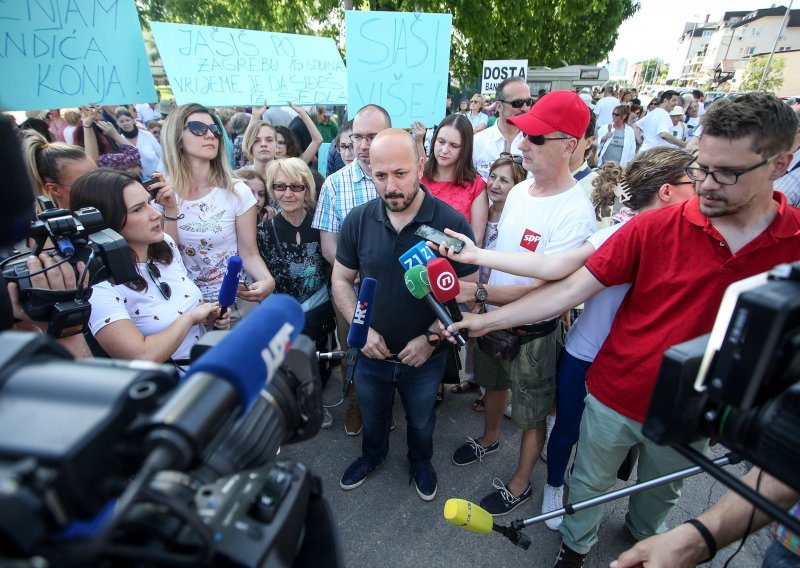 [FOTO/VIDEO] Zagrepčani prosvjeduju protiv premještanja hipodroma, pridružio im se i Gordan Maras