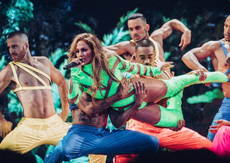 Jennifer Lopez raspametila publiku: Nakon twerkanja, jednom je gledatelju otplesala vrući ples u krilu
