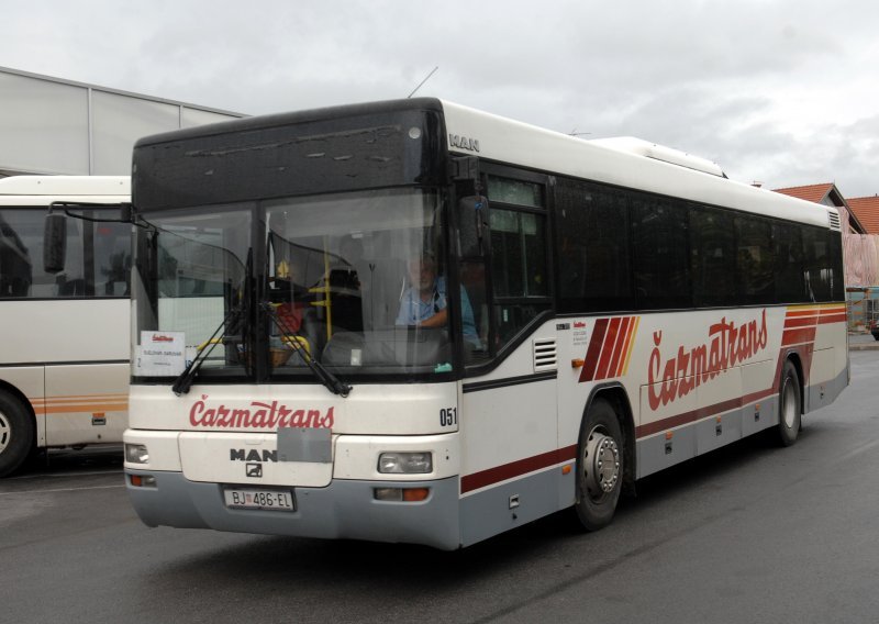 Bus za Njemačku krenuo s pogrešnog perona i ostavio 35 putnika da čekaju