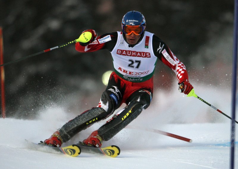Kostelic tenth in World Cup slalom race