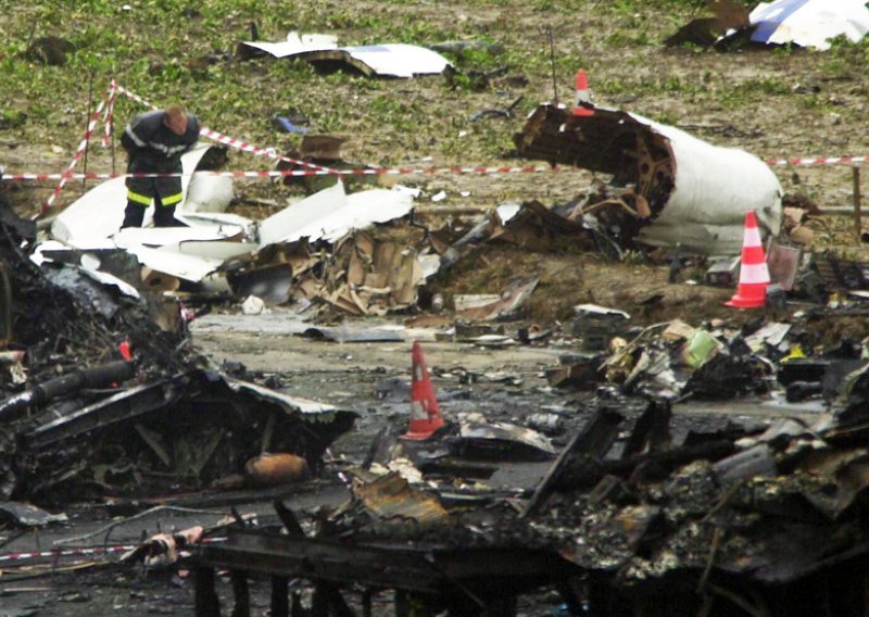 Deset poginulih u padu putničkog zrakoplova u Rusiji