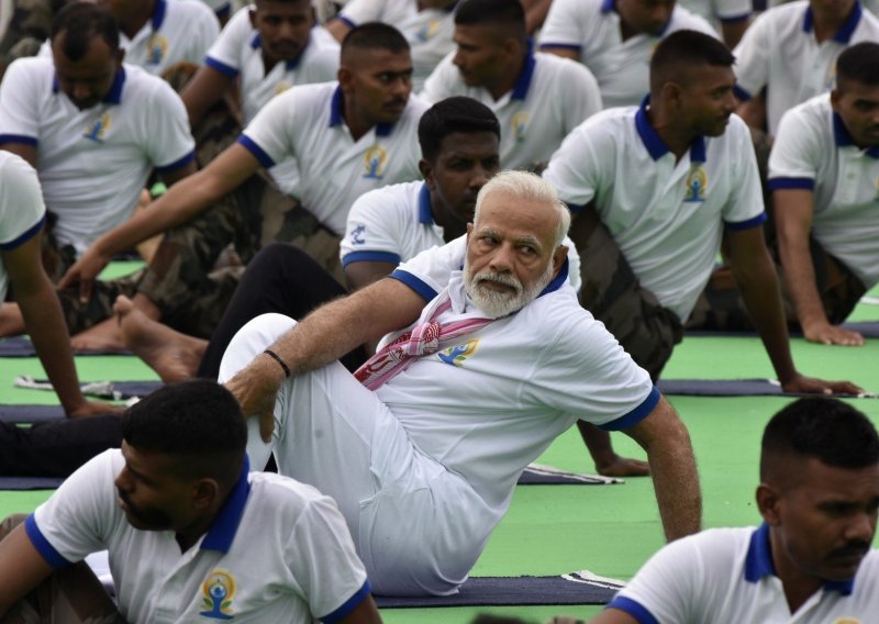 Indijski premijer vježbao s 30.000 građana na Međunarodni dan joge