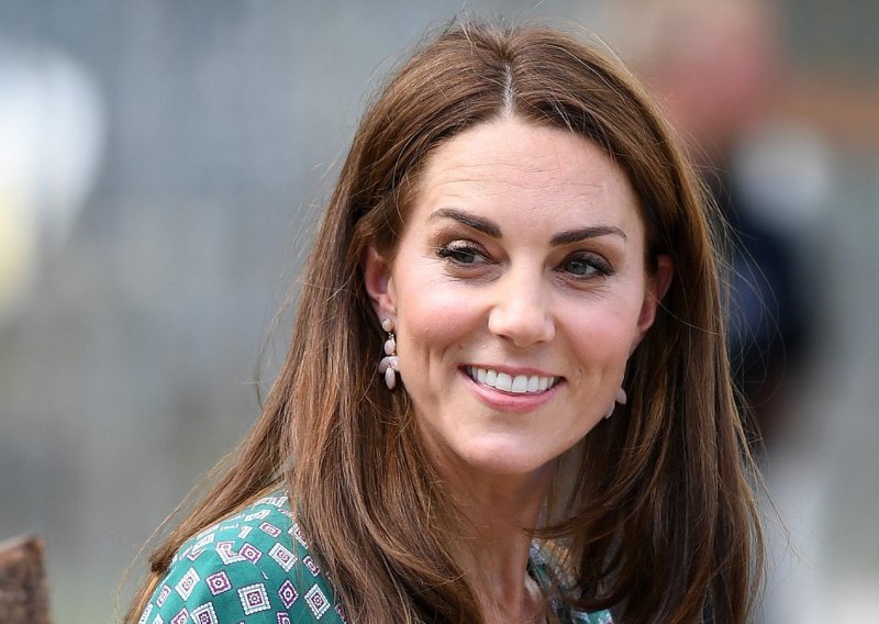 Ugledni stručnjak tvrdi da se Kate Middleton podvrgla botoksu, iz palače to demantiraju; što je istina?