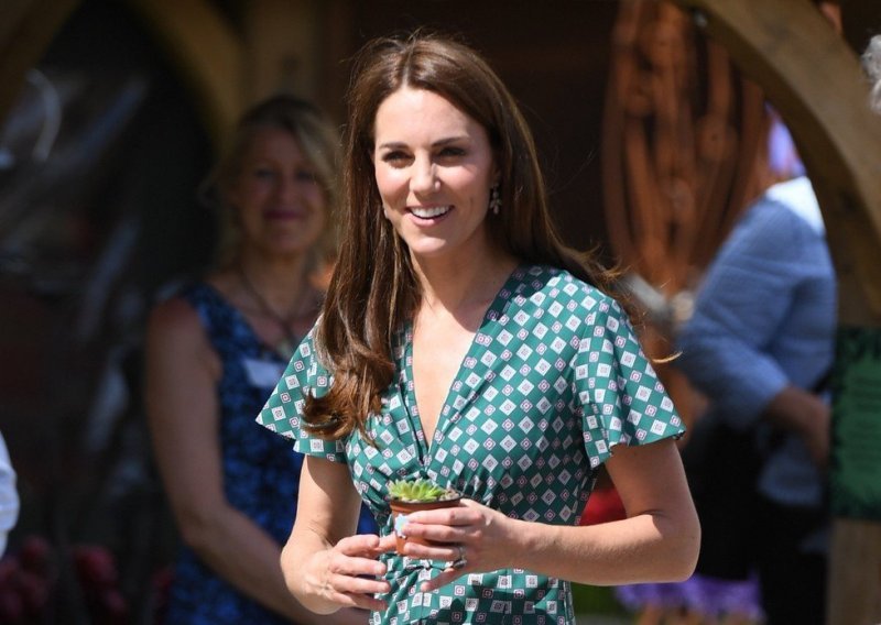 Nakon kritika na račun uštogljenog odijevanja Kate Middleton osvježila je svoj ormar ovim pristupačnim brendovima