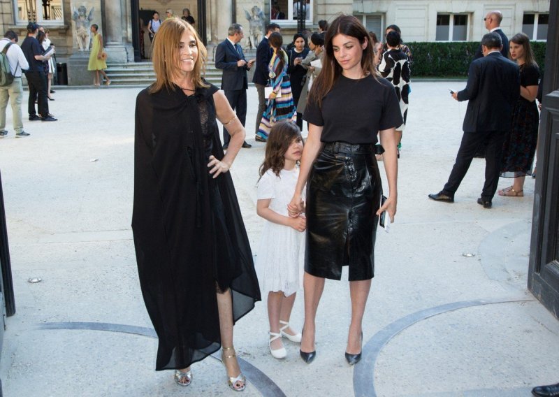Bivša urednica Voguea s kćeri i unukom hrvatskih korijena ukrala show na modnoj reviji