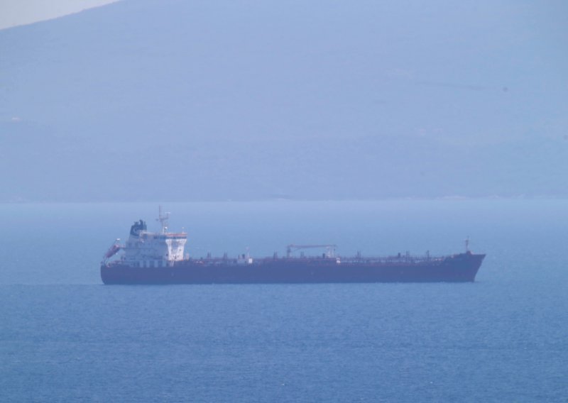 Iran upozorava SAD protiv zapljene oslobođenoga iranskog naftnog tankera
