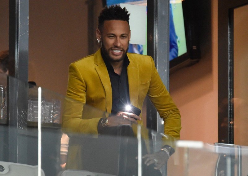 Umjesto da trenira s PSG-om, Neymara snimili u akciji na brazilskom pijesku