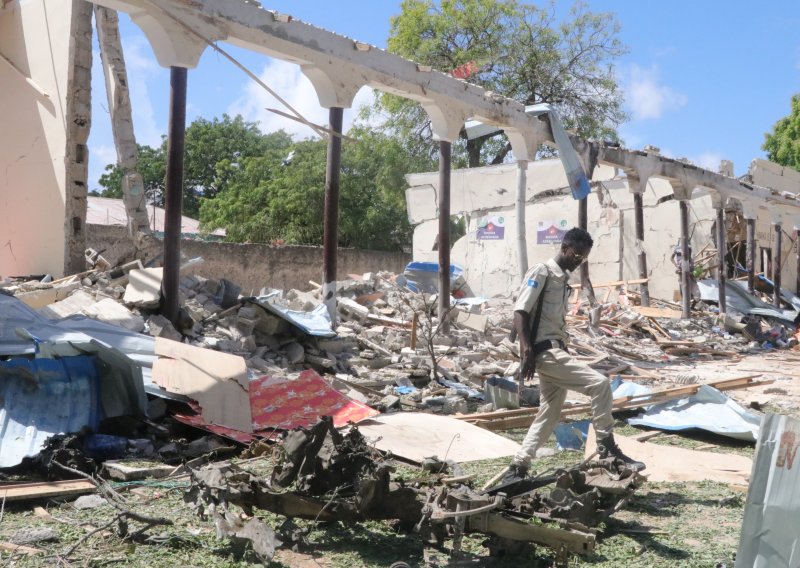 Najmanje 12 mrtvih u napadu Al Shababa na hotel u Somaliji