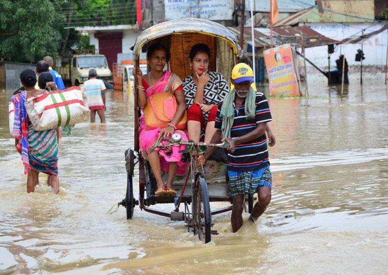 Snažne monsunske kiše u Indiji pogodile 4,5 milijuna ljudi i usmrtile 51 osobu