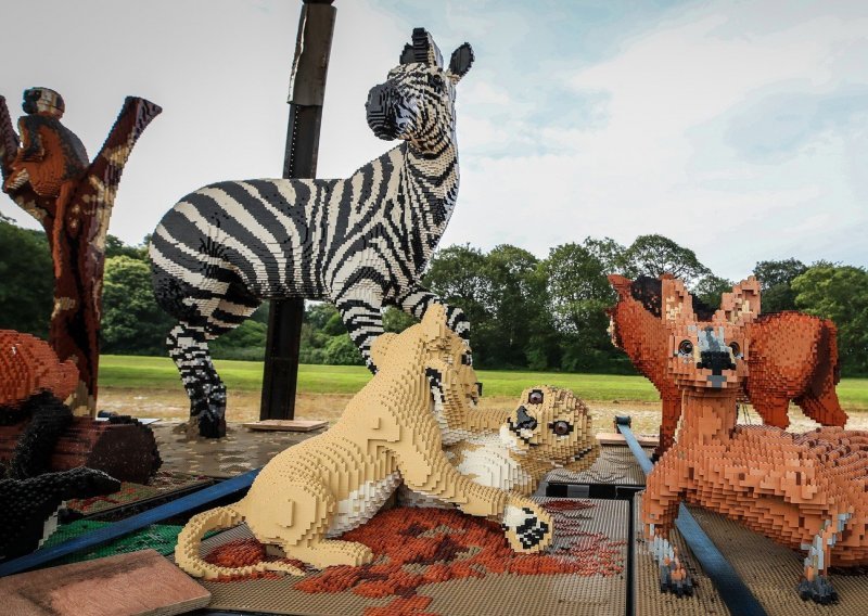 Safari park oduševio klince divovskim LEGO životinjama